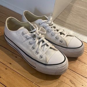 Womens size 7 Converse